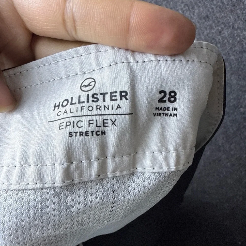 Hollister dive into